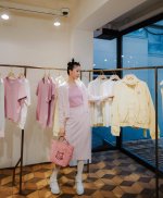 Những đôi vớ thời trang và hành trình tái định vị bản sắc cá nhân