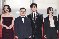 Thư Kỳ thu hút mọi ánh nhìn tại thảm đỏ Cannes 2025