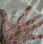 E tìm vải ren như hình , nhà vải nào có y hình hãy gửi e nha. E tìm hàng sẵn ko nhận od