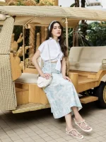 Chuẩn quý cô thanh lịch nhờ diện áo sơ mi trắng