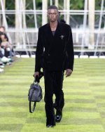 Louis Vuitton Men Xuân-Hè 2025: Nối vòng tay lớn