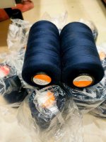 Chỉ may đen tuyền và xanh đen