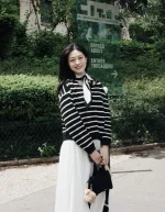 Áo kẻ ngang, điểm nhấn nhẹ nhàng cho những ngày không biết mặc gì