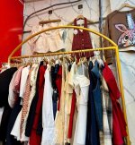 Nghi bán cần sang hết quần áo ở Shop