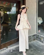 Hóa nàng thơ với áo yếm cổ chữ V