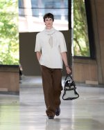 Hermès Men Xuân Hè 2026: Nhịp thở thời trang phóng thoáng