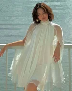 3 kiểu váy ngắn màu trắng bật chất “resort-chic” cho mùa Hè 2025