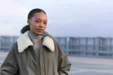 Cảm hứng “hiện đại trong từng chuyển động” của BST Uniqlo : C được khắc họa bởi GĐST Clare Waight Keller