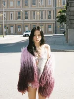 Nét dịu dàng ẩn mình sau sắc hồng rực rỡ