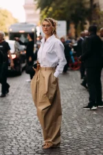 Sơ mi trắng, điểm nhấn chính của phong cách đường phố mùa thu