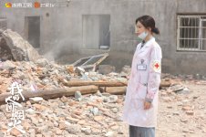 “Tiểu Lưu Diệc Phi” Vương Sở Nhiên và lối mặc áo sơ mi công sở sành điệu