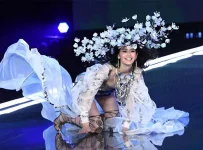 Liệu có sự thiên vị giữa các ngôi sao và người mẫu cùng tham gia show diễn Victoria’s Secret?