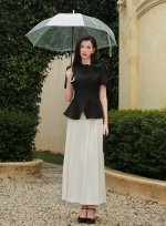 Đẹp cả tuần chỉ với ba gam màu trắng, đen, beige