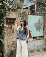 Áo bí phồng tôn lên đôi vai trần, chinh phục mọi ánh nhìn