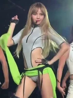 Những thiết kế độc đáo của Lisa (BLACKPINK) trong tour diễn “DEADLINE”