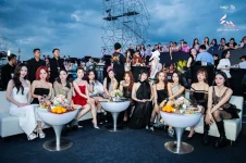 Các “Em Xinh Say Hi” thổi làn gió mới vào trang phục trình diễn concert