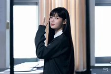 Tủ đồ thời trang của “bông hồng đen” Kim Yoo Jung trong Dear X