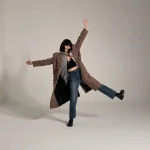 4 chiếc áo dạ “chống chịu lạnh giá” mùa Đông 2025