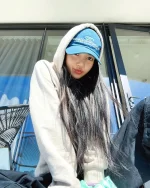 Học cách phối đồ cùng hoodie cho những ngày cuối năm như dàn “IT-girl”