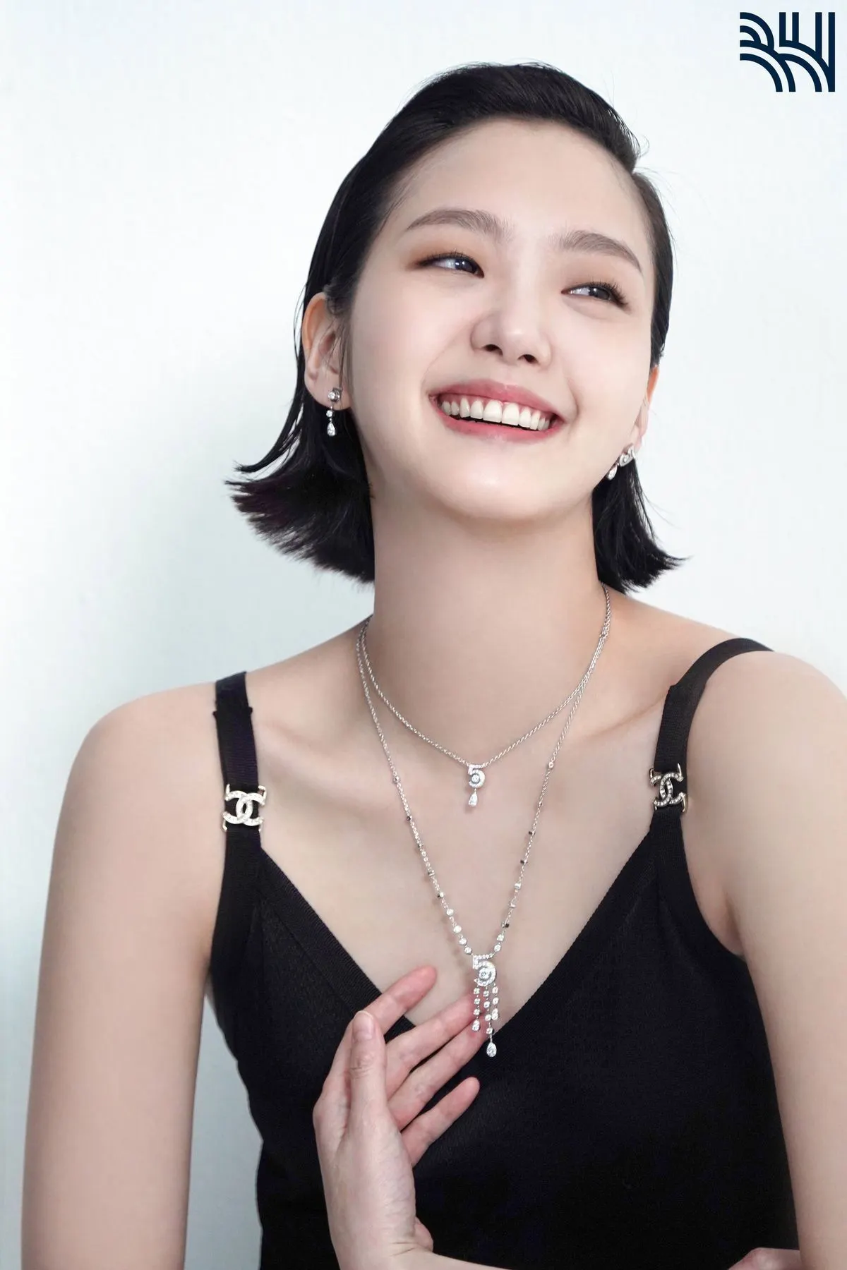 Dây chuyền dài Mảnh ghép phóng khoáng cho tủ đồ chuẩn fashionista-3.webp