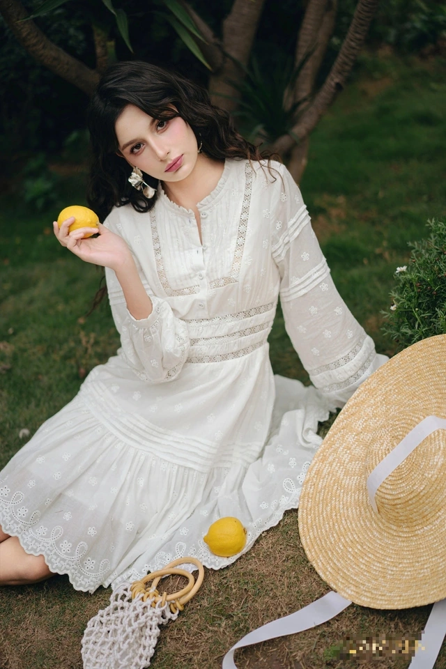 Đẹp cả tuần với ba gam màu trắng đen beige-2.webp