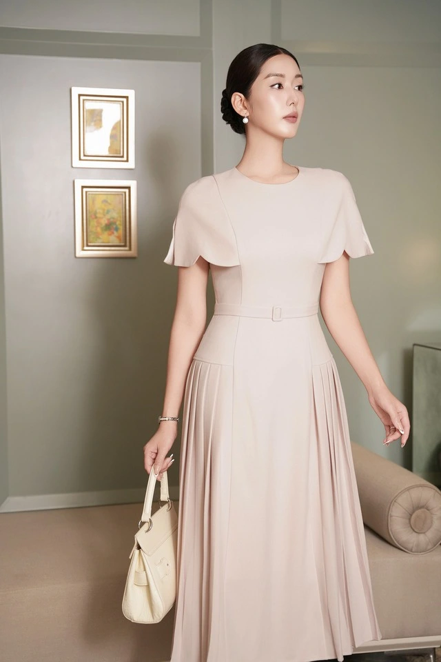 Đẹp cả tuần với ba gam màu trắng đen beige-5.webp