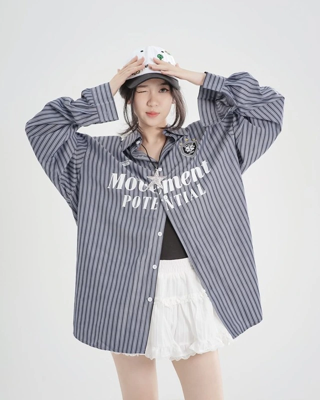 Diện áo khoác sơ mi ngày hè-2.webp