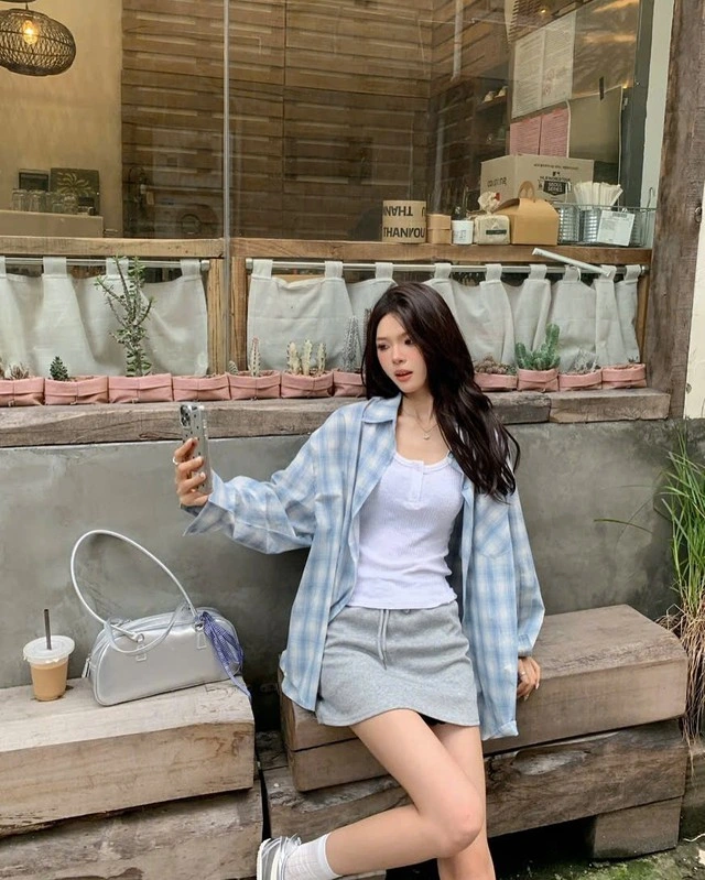 Diện áo khoác sơ mi ngày hè-8.webp