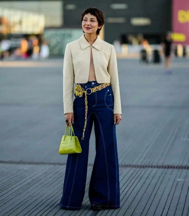 Diện quần jeans ống loe cho thời trang mùa hè sành điệu hơn bao giờ hết-10.webp