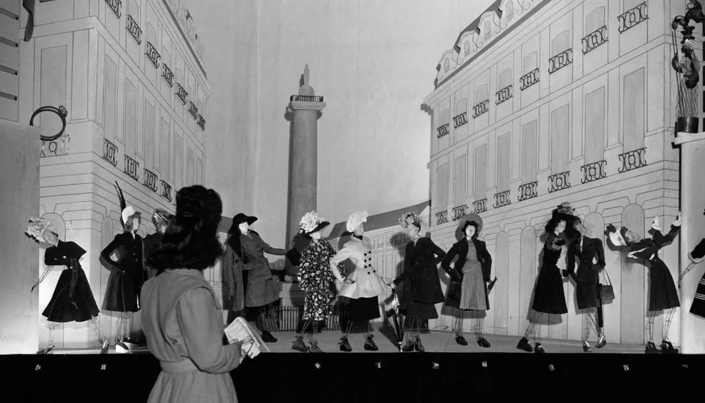 ELLE Stylepedia Thập niên 40 Từ áo giáp thép đến giấc mơ New Look diễm lệ-5.webp