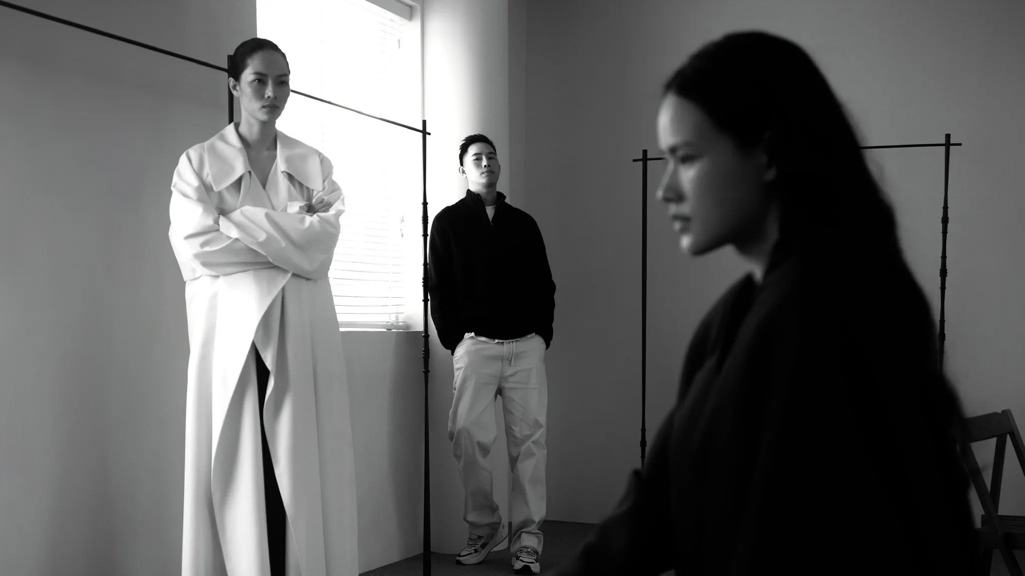 Emma Stone đến trường quay Good Morning America với áo khoác Gia Studios-2.webp