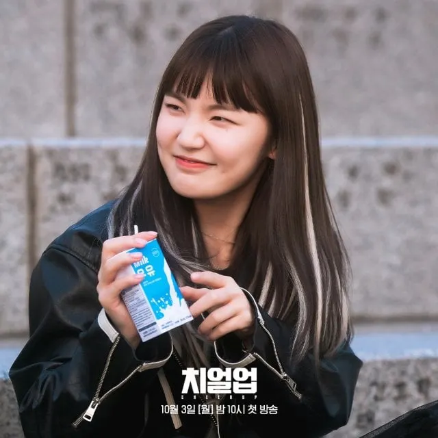 Fashionista ngầm Lee Eun Saem thu hút từ màn ảnh đến đời thường-2.webp