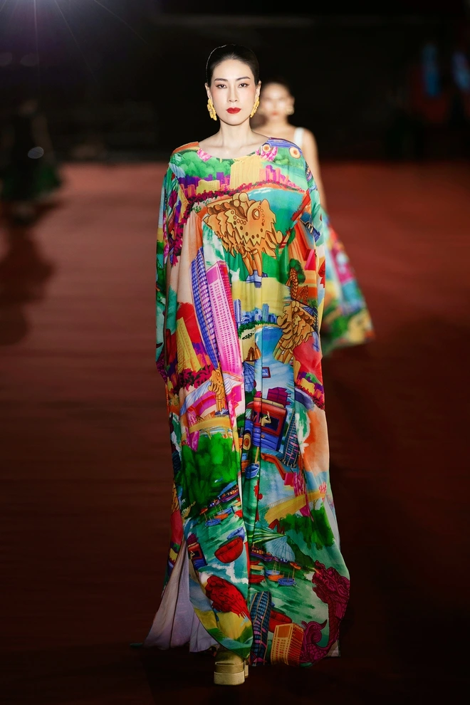 Hoa hậu Tiểu Vy làm vedette show thời trang ở cảng sông Hàn Đà Nẵng-4.webp