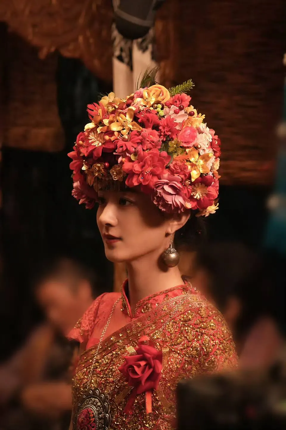 Hoá mỹ nhân với trào lưu hoa cài tóc của Triệu Lệ Dĩnh và Lưu Diệc Phi-1.webp