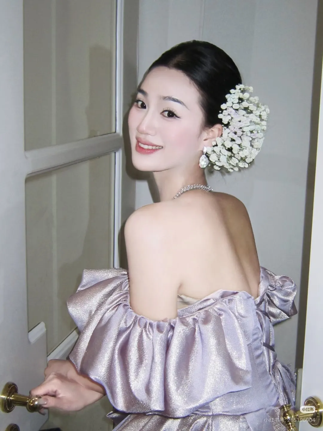 Hoá mỹ nhân với trào lưu hoa cài tóc của Triệu Lệ Dĩnh và Lưu Diệc Phi-4.webp