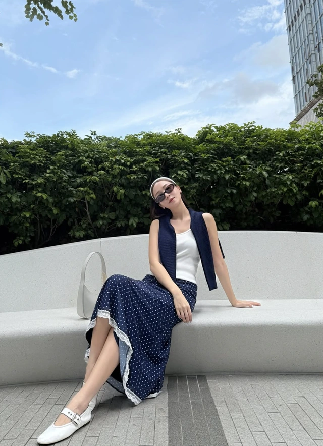 Họa tiết chấm bi trẻ trung bí quyết giúp nàng ăn gian tuổi hiệu quả-1.webp