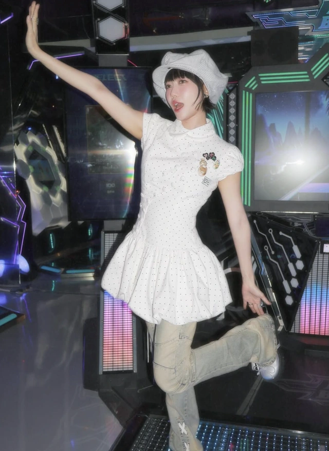 Họa tiết chấm bi trẻ trung bí quyết giúp nàng ăn gian tuổi hiệu quả-3.webp