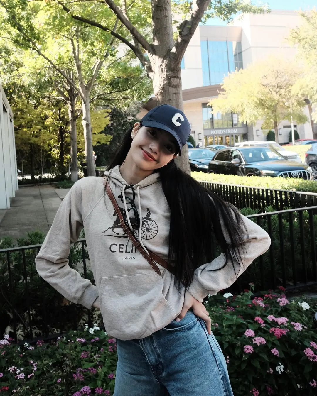 Học cách phối đồ cùng hoodie cho những ngày cuối năm như dàn ITgirl-3.webp