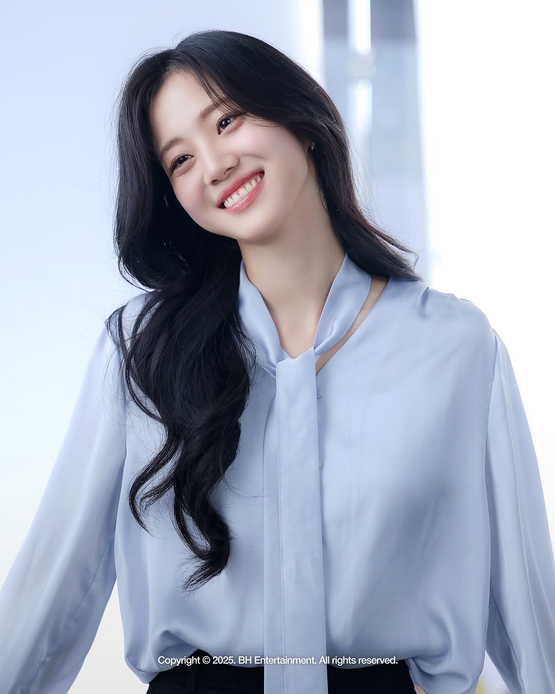 Hong Hwa Yeon ghi dấu ấn với tủ đồ từ Buried Hearts đến đời thường-7.jpg