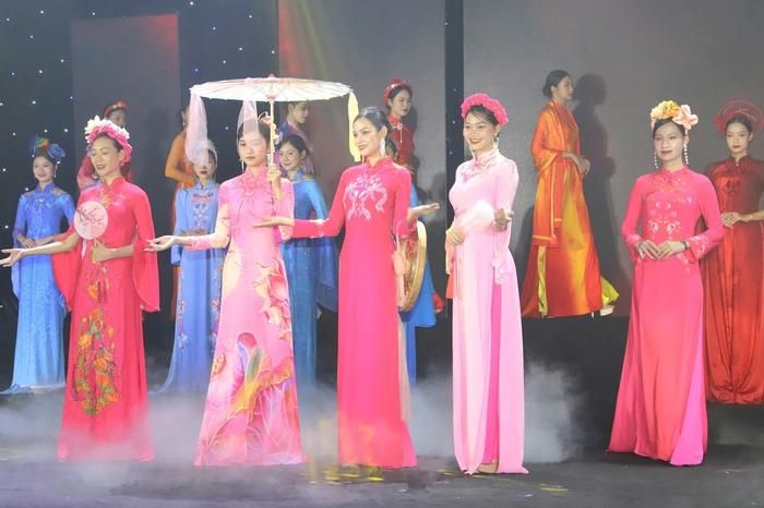 Kể câu chuyện áo dài qua 5 chủ đề đặc sắc-3.jpg