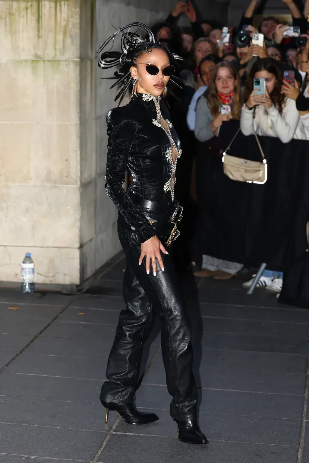 Kendall Kylie Jenner và dàn sao xuất hiện tại Schiaparelli XuânHè 2026-5.webp