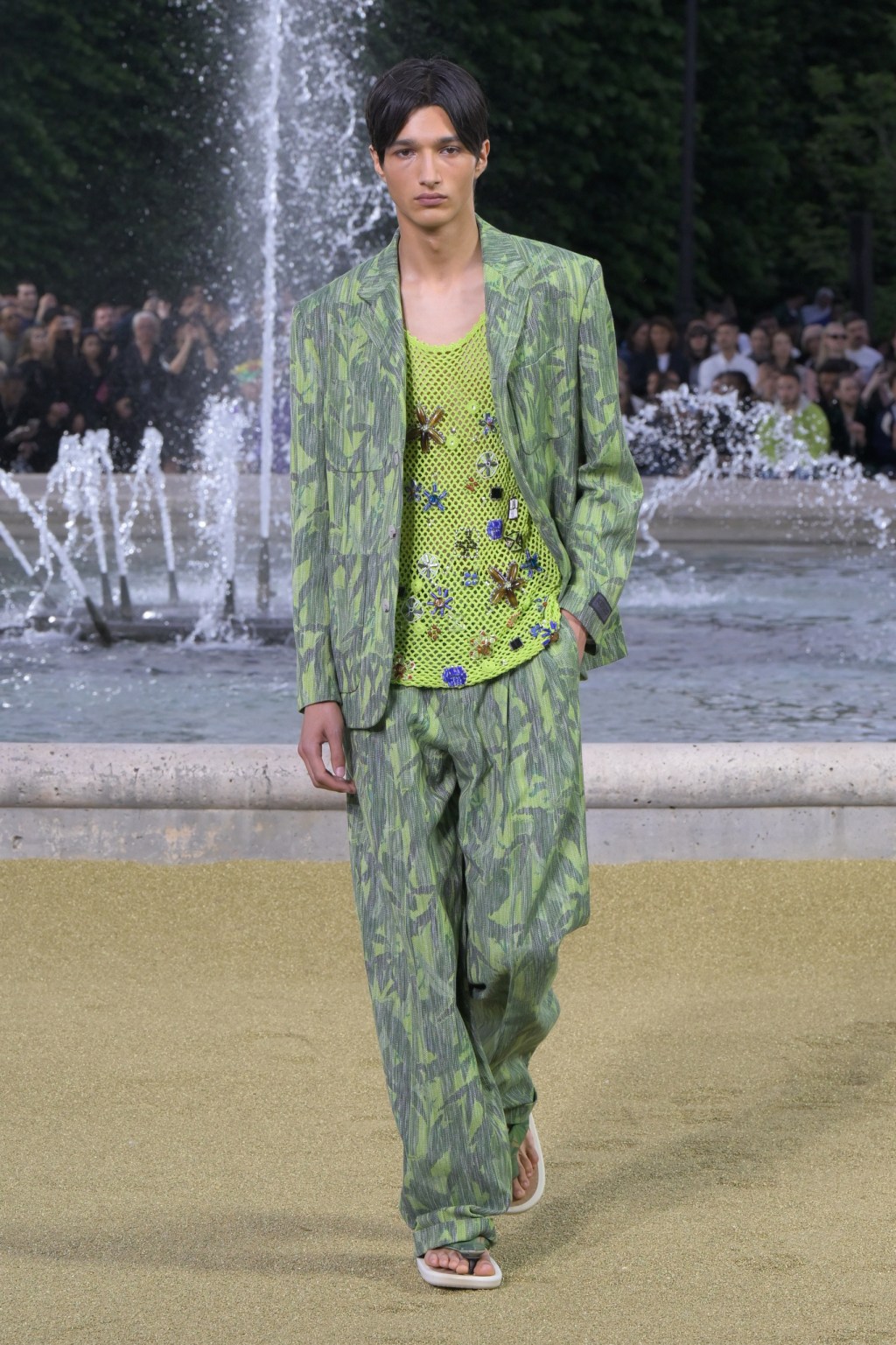 KENZO XuânHè 2025 Cảnh quan phương Đông giữa Paris hoa lệ-4.jpg