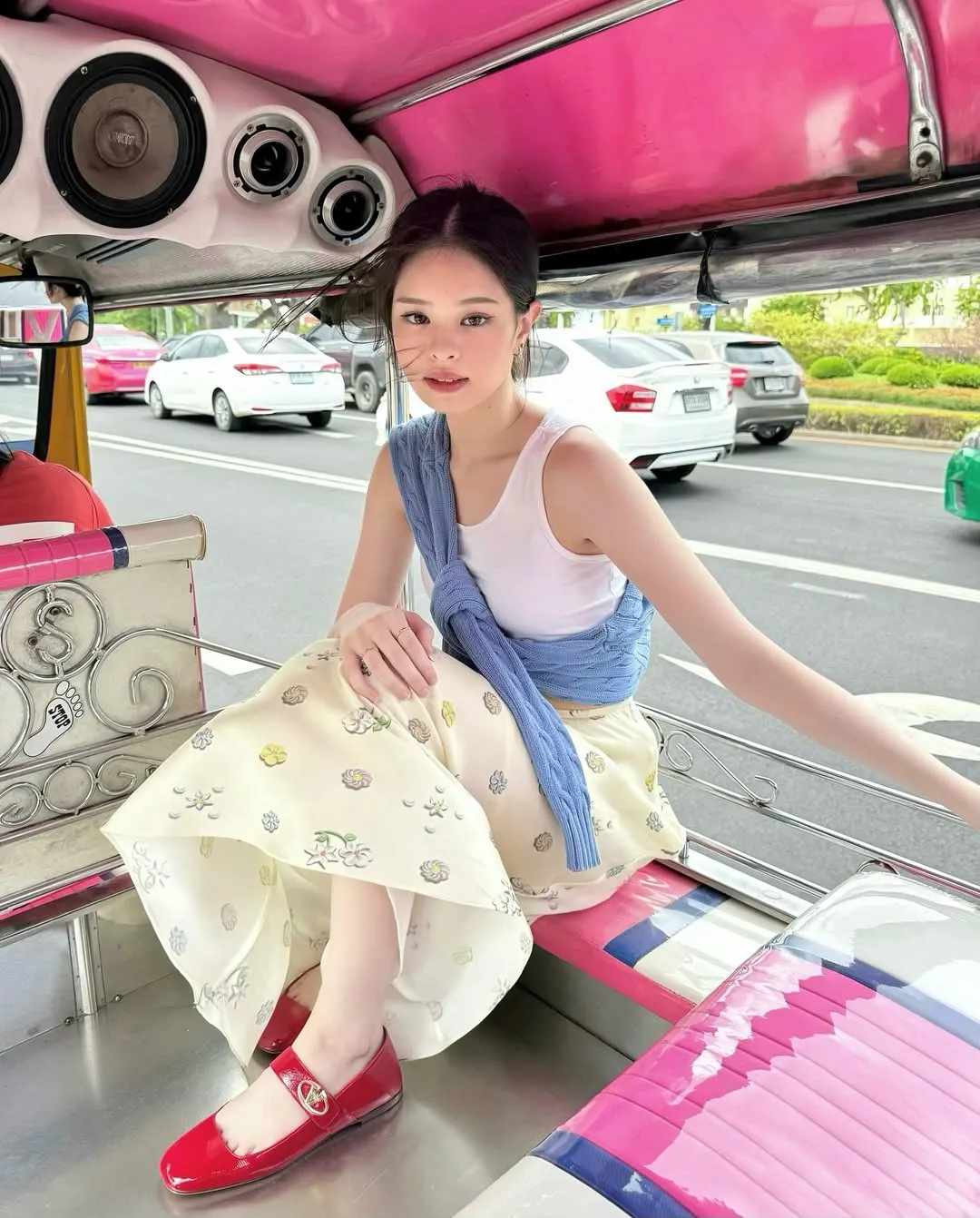 Khám phá tủ đồ tuổi 20 của bông hồng lai Ally Achiraya-1.webp