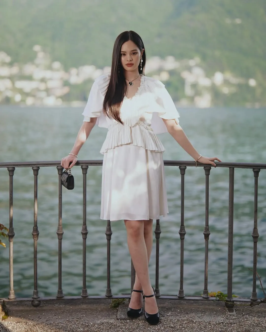 Khám phá tủ đồ tuổi 20 của bông hồng lai Ally Achiraya-4.webp