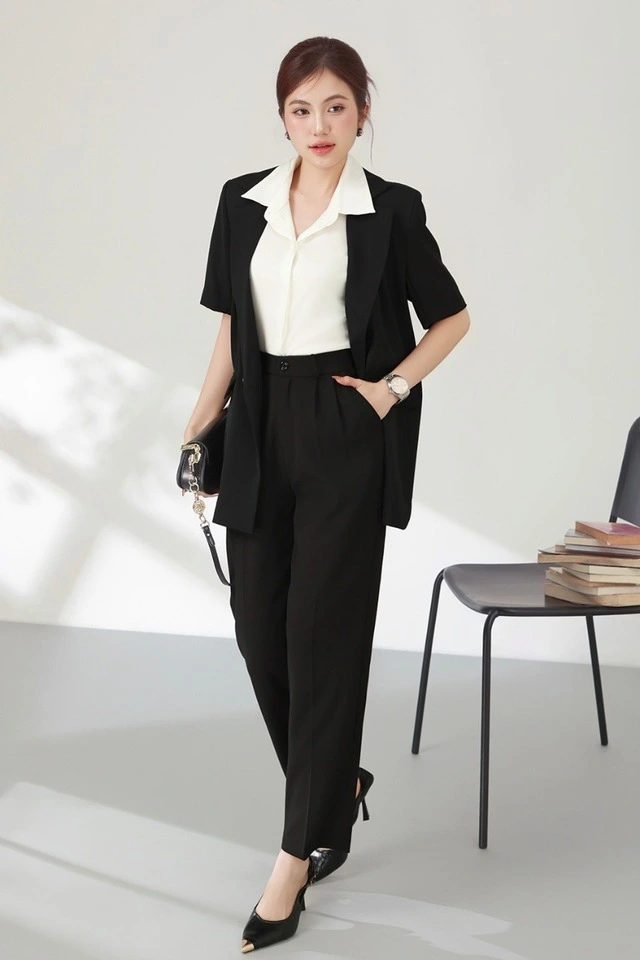 Khẳng định phong cách thanh lịch cùng bộ đôi sơ mi và blazer-4.webp