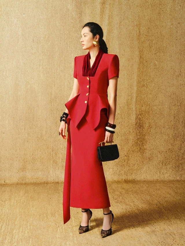 Khí chất nữ quyền thăng hoa trong từng thiết kế thời trang-6.webp