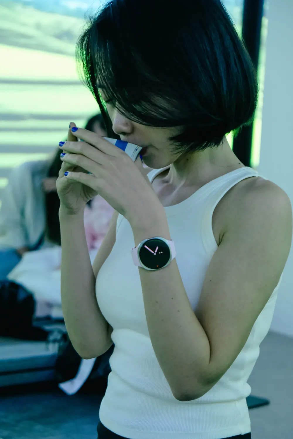 Khi phụ nữ hiện đại đang ngủ quá ít giấc ngủ đẹp cũng cần được chăm sóc như làn da-1.webp