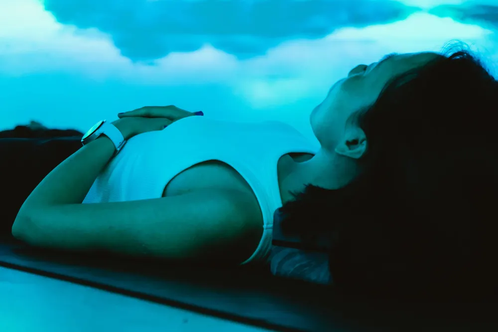 Khi phụ nữ hiện đại đang ngủ quá ít giấc ngủ đẹp cũng cần được chăm sóc như làn da-3.webp