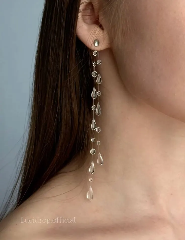 Khuyên tai Điểm nhấn đắt giá từ sàn diễn đến đường phố-6.webp