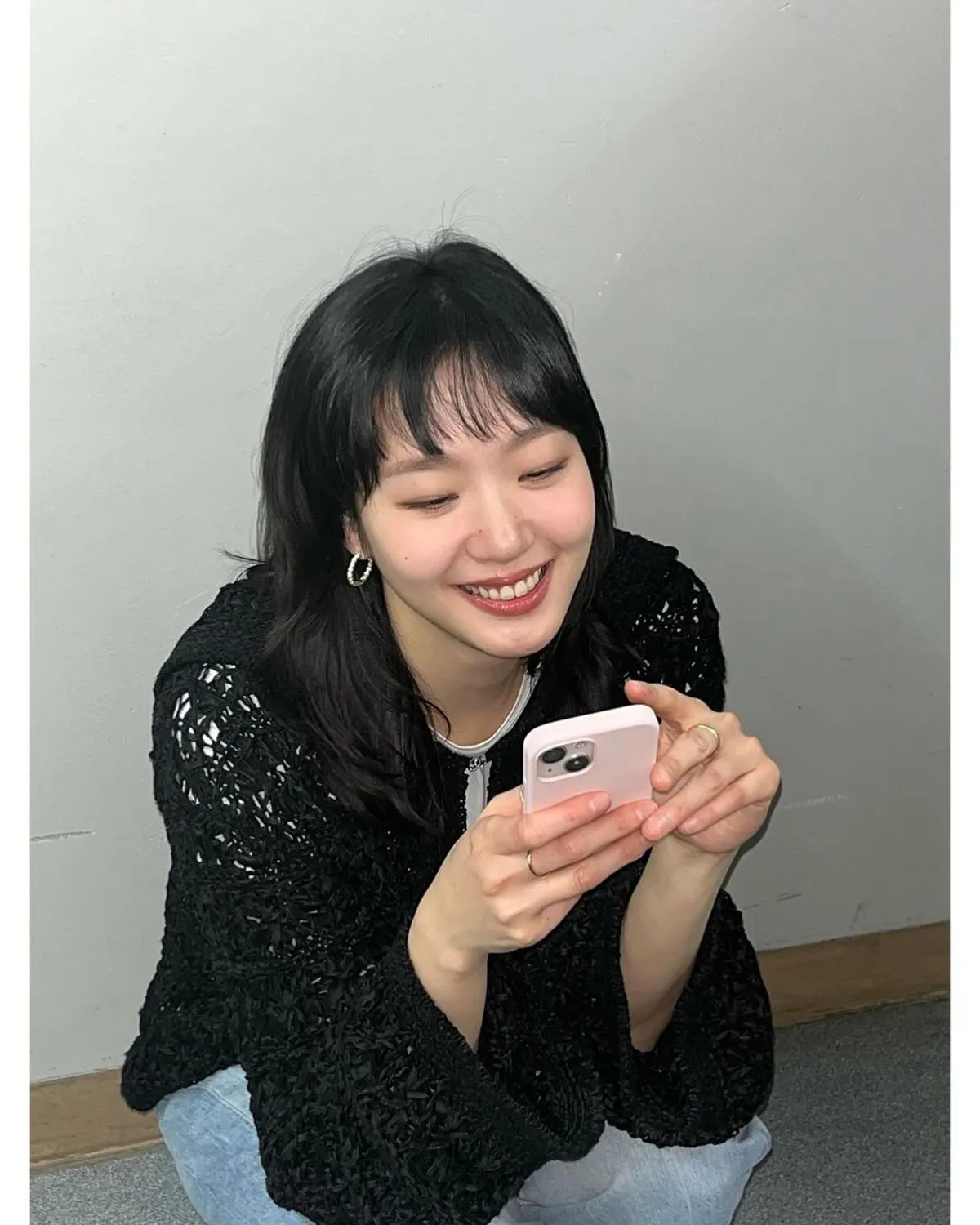Khuyên tai vòng Phụ kiện đinh cân mọi phong cách của Kim Go Eun-2.webp